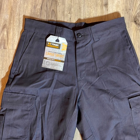 Wrangler Cargo Chino Shorts, Gray, Size: 32x12, NWT!! - Picture 2 of 8